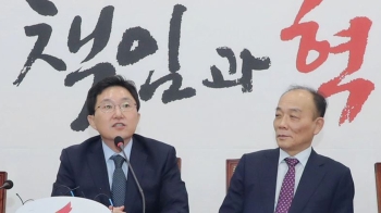'물갈이 가속' 예상 깨고…한국당, 연일 '보수 대통합'