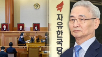 한국당 조강특위, '탄핵'에 잇단 화살…친박 통합 고려?