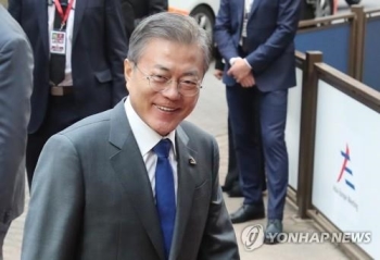 문 대통령 “비핵화 전면적 이행단계…여건되면 남북경협 본격화“