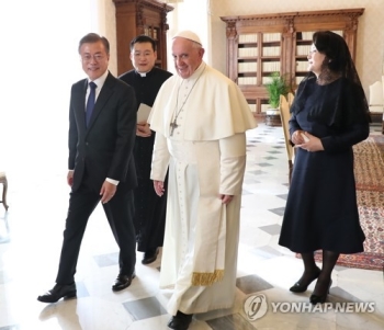 문대통령 유럽순방 종료…교황 방북 중재·대북제재 완화 공론화