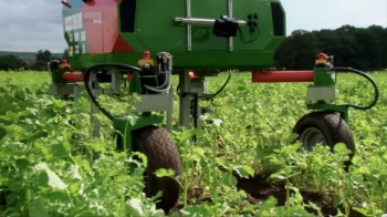 로봇이 과일 따고, 소 건강 원격체크…'미래' 키우는 유럽 농촌