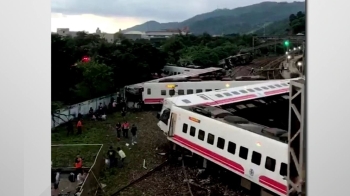 대만 타이베이 인근서 열차 탈선 사고…최소 17명 사망 