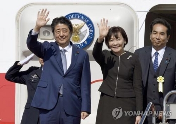 아베, 베이징 도착…일본 총리 7년만에 국빈방문