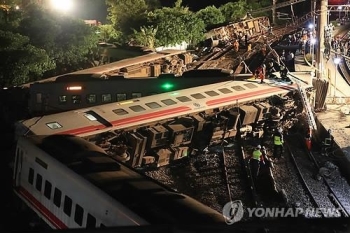 200명 사상 대만 열차사고는 '인재'…'보고 묵살' 철도국장 사임