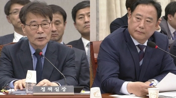 한국당 “소득주도, 국민들 피눈물“…장하성 “현 정부 잘한 일“