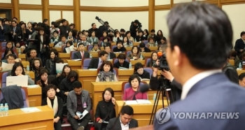 한유총 국회토론회에 1천명 몰려…“정부지원금 썼다고 탄압“