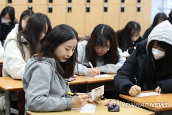 가채점 수험생들 '불국어'에 한숨…“1교시부터 멘탈 흔들“