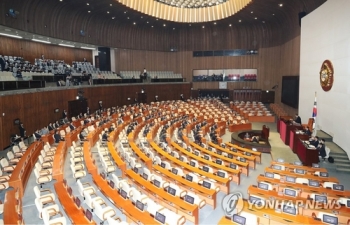 국회 '어린이집 평가인증제 의무화' 법안 등 90건 처리