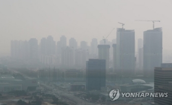 미세먼지에 건강관리 '비상'…“물·마스크는 필수품“