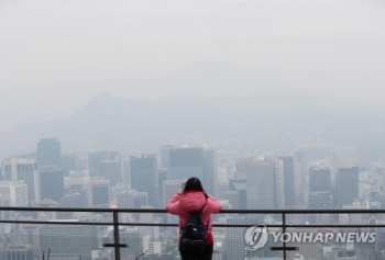 쌀쌀한 추위에 미세먼지까지…시내·고속도로 '한산'