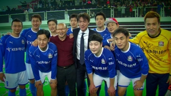 박항서 감독 '어게인 2002'…옛 멤버들 자선축구 참석