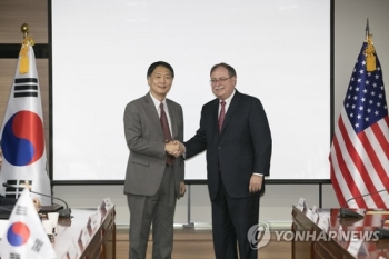 “미, 방위비분담원칙 재검토…새기준으로 내년 한일과 협상희망“