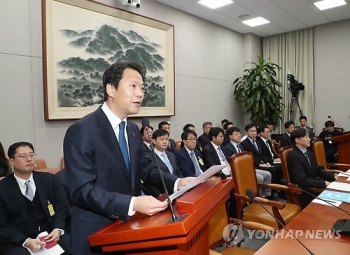 임종석 “문재인정부, 민간사찰 상상 못해…국민 여러분껜 송구“