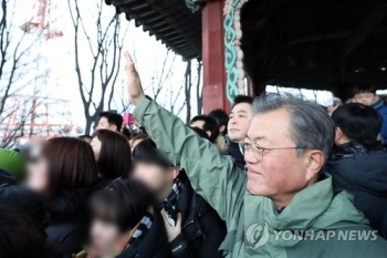 문 대통령, 신년회에 4대그룹 총수도 초청…'새해 경제활력 의지'