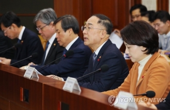 홍남기 “최저임금 결정구조 개편 초안 내주 발표…1월중 확정“