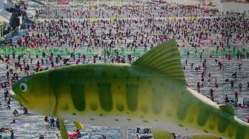 “산천어 잡아라“ 겨울축제 개막…지자체는 “숙박객 잡아라“