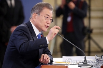 민주 “민생경제 최우선 다짐“ vs 한국 “몽상에 빠진 대통령“