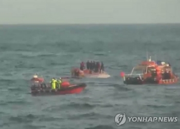 통영 해상서 화물선과 충돌 낚시어선 전복…3명 사망·2명 실종