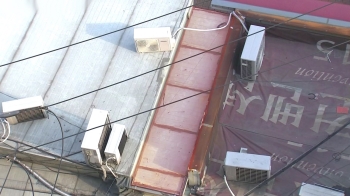 '불법증축' 잇속에 골목 막는 건물주들…주민들 울상