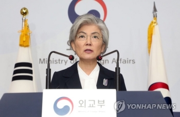 강경화 “미국 상응조치, 예컨대 종전선언·인도지원·상설대화채널“