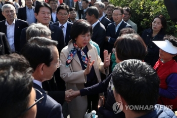 손혜원 “목포 숨은 가치 알려지길“…박지원 “모두 속았다“