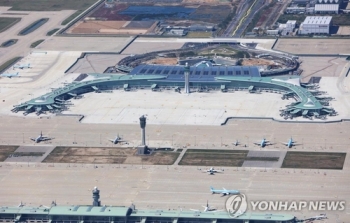 인천공항 2터미널 개장 1년만에 1천900만명 이용…출국에 31분