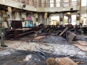 필리핀군, 131명 사상 '성당테러' 반군 근거지에 총공세