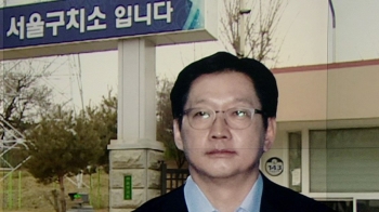 김 지사, 연이틀 변호인 접견…'뒤바뀌는 진술' 허점 찾기