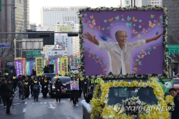 “전쟁없는 세상서 훨훨 날으소서“ 1천명 김복동 할머니 추모행진