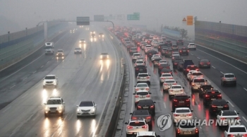 서울→부산 5시간 20분…'귀성길 정체' 오후 8시께나 해소