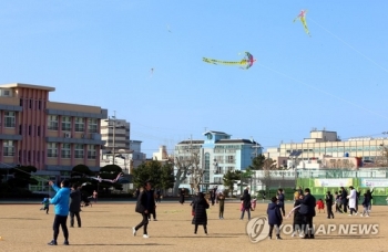 학교 내에 문화체육시설·어린이집 등 설치…학교시설 적극 개방