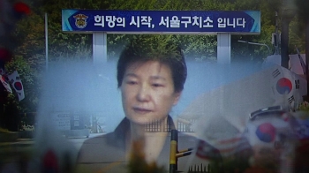 “황교안 책상·의자 부탁 안 들어줘…문 정부 들어서 반입“