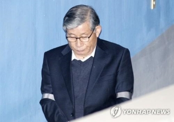 'MB기무사 댓글공작' 배득식 징역 3년 실형…“군 신뢰 저버려“