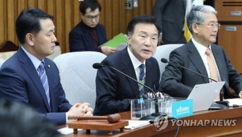 손학규 “한국당 전대 반 민주…황교안, 극우 입맛 맞는 발언“