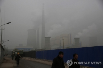 중국, 대보름 폭죽·공장 재가동에 스모그 또 엄습