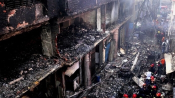 방글라데시 다카서 12시간 불길…최소 81명 사망