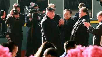 북한 매체 “김정은 위원장 탄 특별열차, 어제 평양 출발“ 