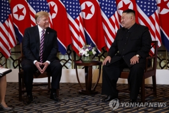 트럼프 “북 잠재력 무한“·김정은 “각하 정치적결단“…핵담판 돌입