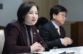 유은혜 “유치원 개학 연기는 명백한 불법…엄정 대응“