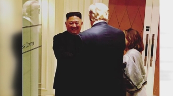북·미 정상, 회담 뒤 웃으며 헤어져…작별사진 공개