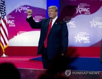 트럼프 “한국과 훈련 원치않는건 수억불 아끼려…북한과 긴장완화도“