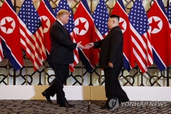 “트럼프, 회담 시작때 납치문제 제기…김정은 놀란 표정“