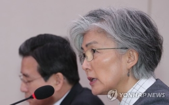 강경화, 대통령 인사말 외교결례 논란에 “부끄러움·책임 통감“