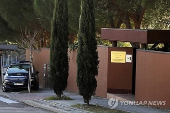 스페인 북 대사관 침입 주도한 '에이드리언 홍 창'은 누구