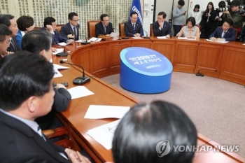 여, '축구장유세 반칙' 황교안 맹비난…“민폐“ “갑질“ “몰상식“