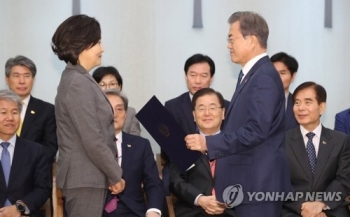 문 대통령, 야 반발에도 박영선·김연철 임명 강행…정국주도권 사수 의지