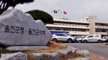 사돈에 조카까지…군수들 '친인척 채용 의혹' 논란