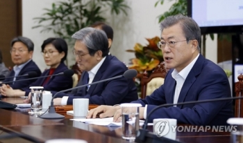 문 대통령, 남북회담 추진 공식화…'구체적·실질적' 핵중재 시동