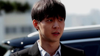 '마약 혐의' 박유천, 경찰 출석…“체모 대부분 제거“