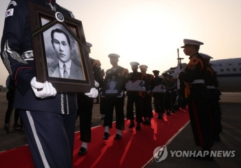 카자흐스탄에 묻혔던 계봉우·황운정 지사 고국에서 잠들다